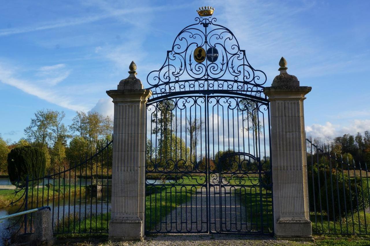 Chateau De Vitry-La-Ville ภายนอก รูปภาพ